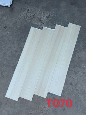 Sàn nhựa giả gỗ keo sẵn mã T070 dày 1,8 mm